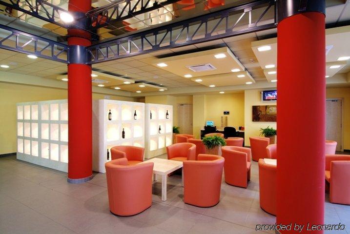 B&B Hotel Cherasco Langhe المطعم الصورة
